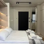 - Modern Center Doki Living, Foodhall & Parking Apartament Gdańsk