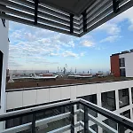 - Modern Center Doki Living, Foodhall & Parking شقة غدانسك