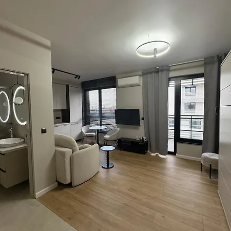 - Modern Center Doki Living, Foodhall & Parking Apartment