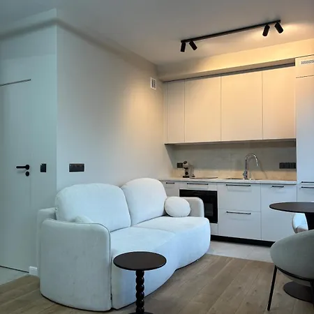 - Modern Center Doki Living, Foodhall & Parking Apartment Gdansk