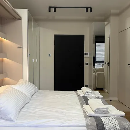 - Modern Center Doki Living, Foodhall & Parking Apartment Gdansk