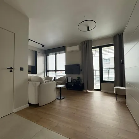 - Modern Center Doki Living, Foodhall & Parking 格但斯克