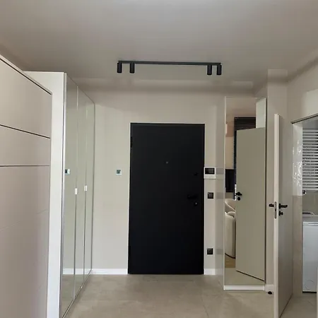 - Modern Center Doki Living, Foodhall & Parking Apartment Gdansk