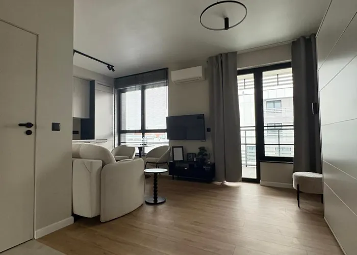 - Modern Center Doki Living, Foodhall & Parking 格但斯克