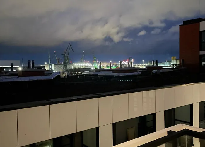 - Modern Center Doki Living, Foodhall & Parking 格但斯克