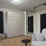 - Modern Center Doki Living, Foodhall & Parking Apartamento Gdansk