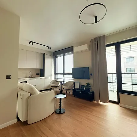 Apartamento - Modern Center Doki Living, Foodhall & Parking